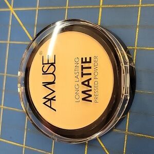 Amuse Long Lasting Matte Pressed Powder 10g New Sealed Compact Ivory